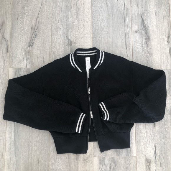 Black and White Striped Zip-Up Set - Picture 4 of 4